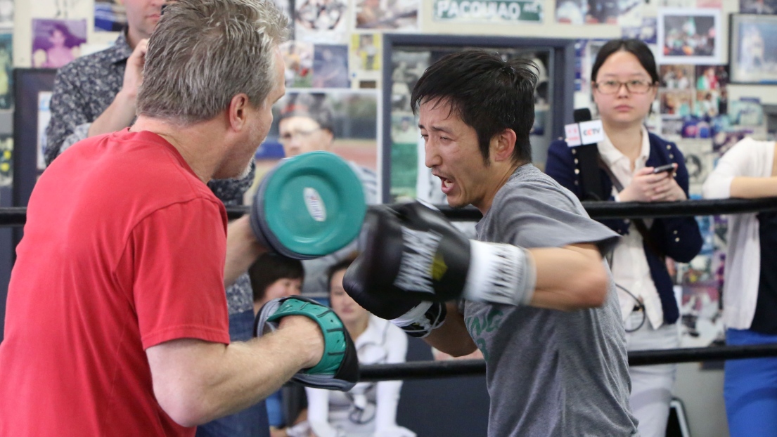 Zou Shiming et Freddie Roach