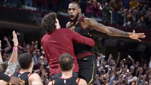 LeBron James prend les choses en main LeBron James prend les choses en main
