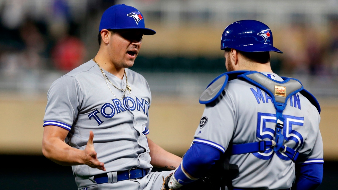 Roberto Osuna et Russell Martin 