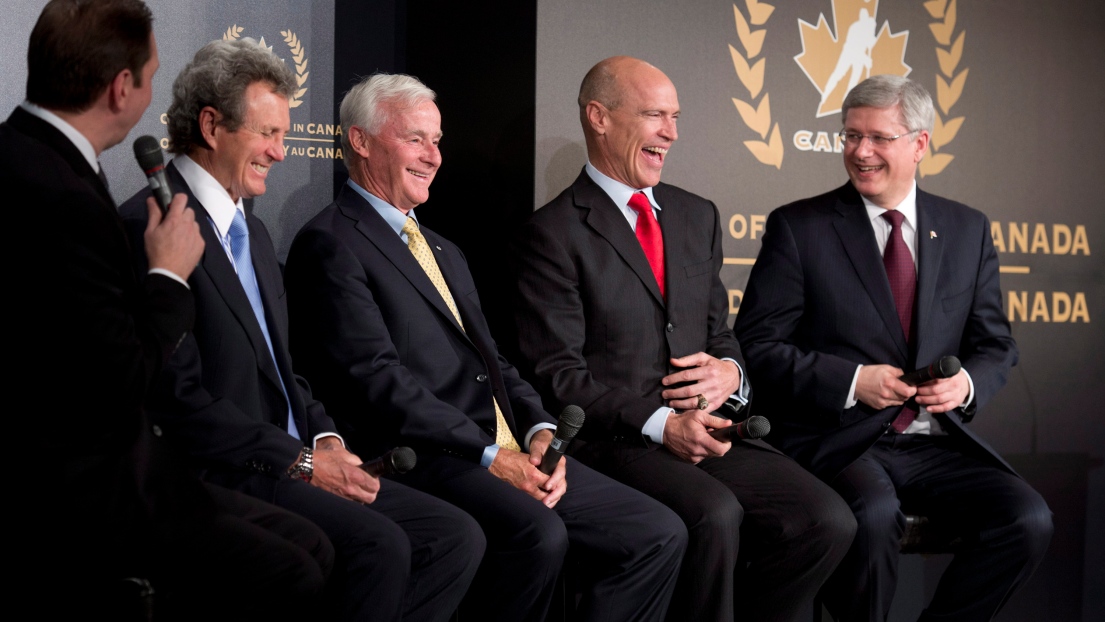 Paul Henderson, Dave King, Mark Messier et Stephen Harper