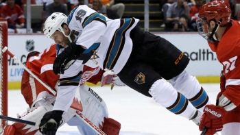 Sharks 3 - Red Wings 2 (Fus.)