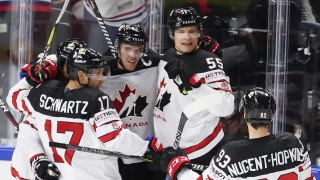 Colton Parayko, Connor McDavid, Jordan Eberle, Jaden Schwartz et Ryan Nugent-Hopkins Colton Parayko, Connor McDavid, Jordan Eberle, Jaden Schwartz et Ryan Nugent-Hopkins