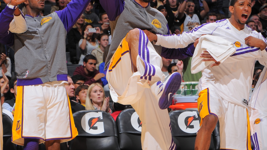 Earl Clark, Robert Sacre et Darius Morris