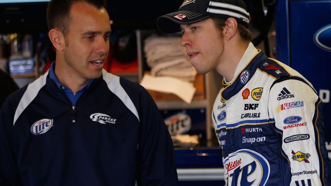 Paul Wolfe, chef d'équipe de Penske, et le pilote Brad Keselowski.