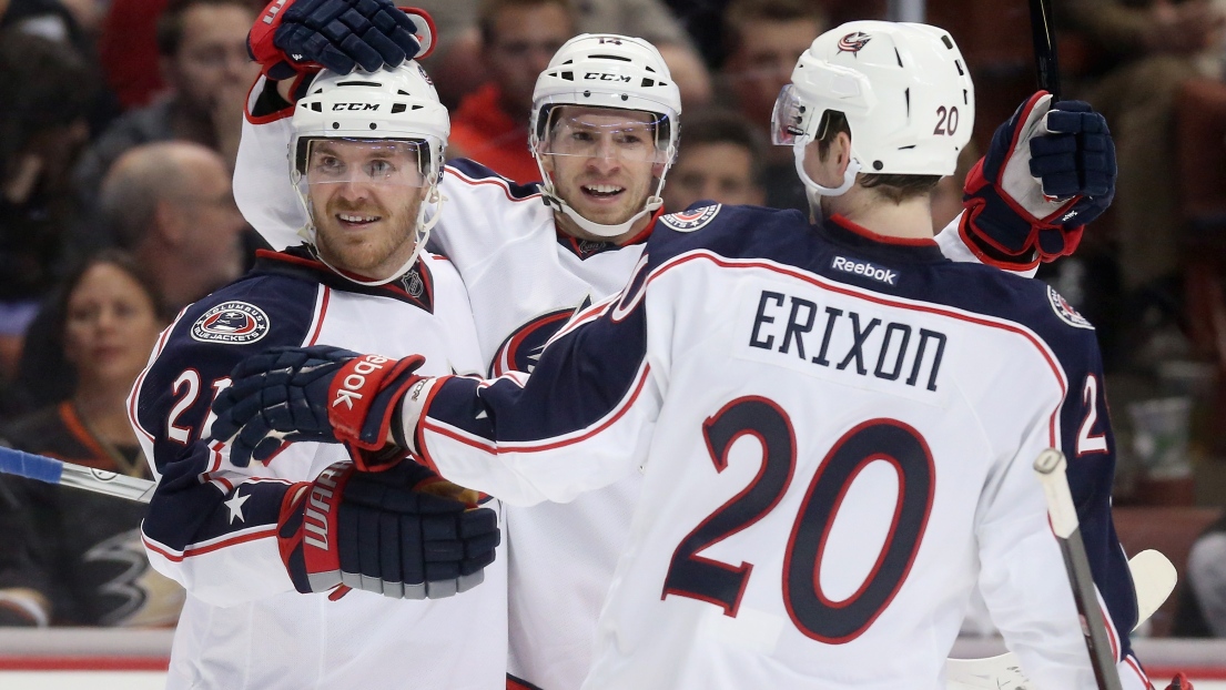 James Wisniewski, Blake Comeau et Tim Erixon des Blue Jackets