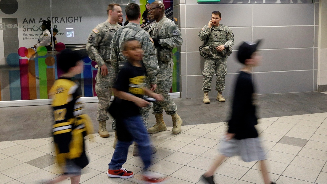 Des militaires au TD Garden