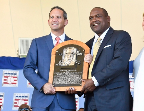 Tim Raines et sa plaque à Cooperstown