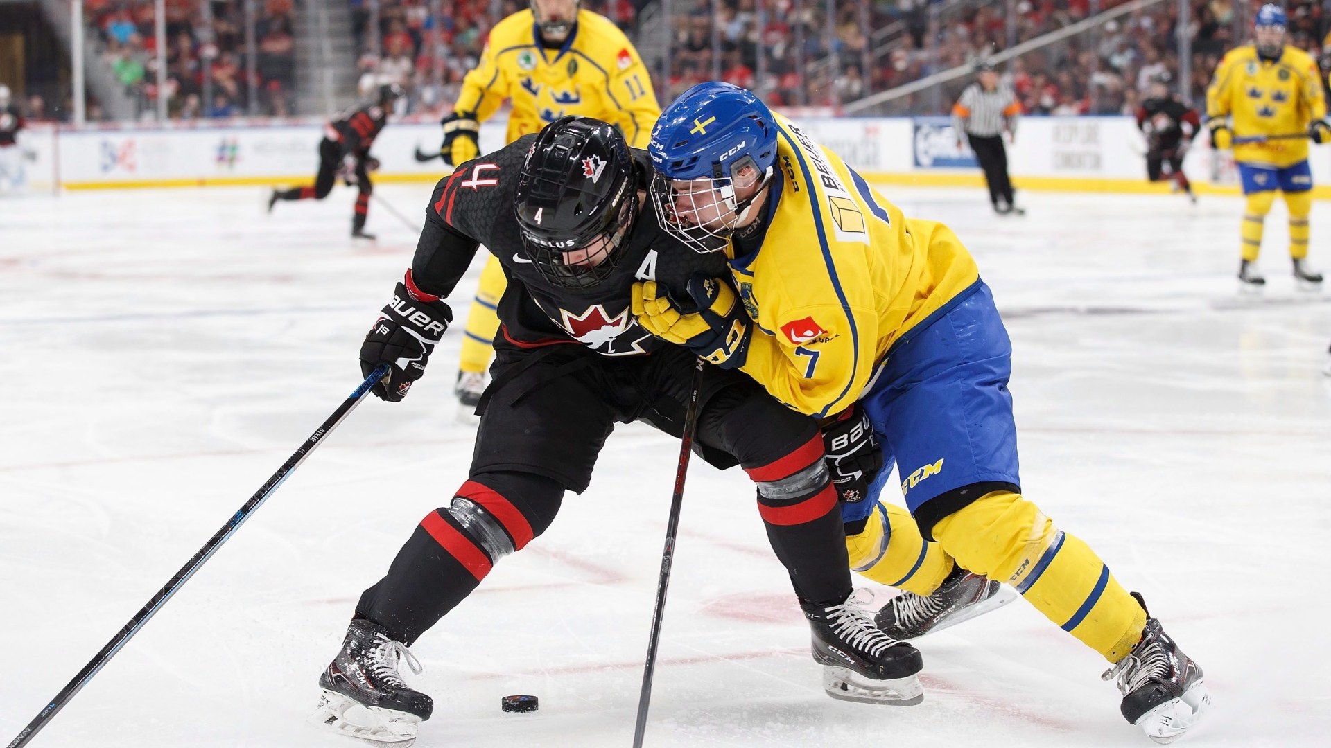 Bowen Byram et Tobias Bjornfot