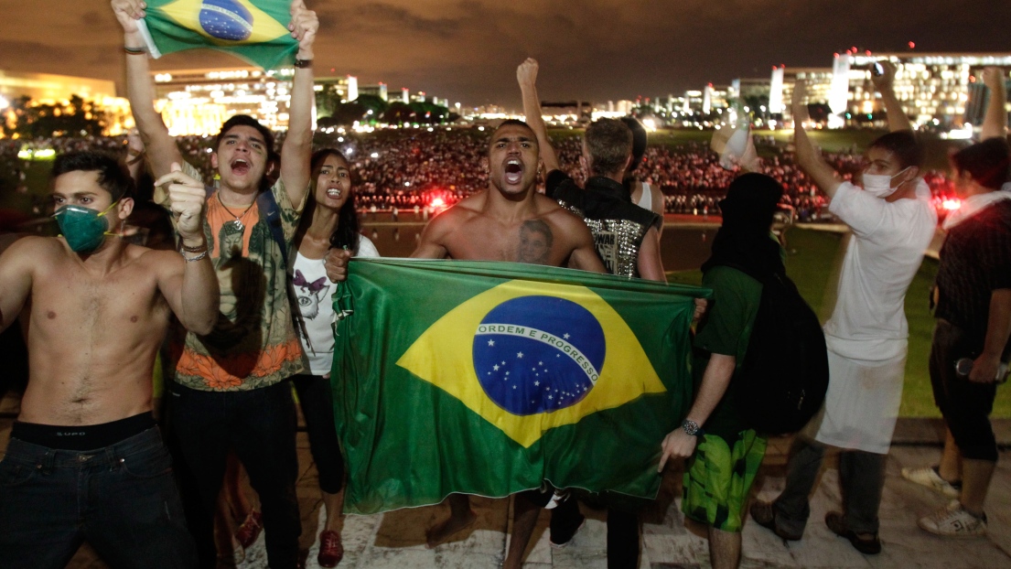 Des manifestants au Brésil
