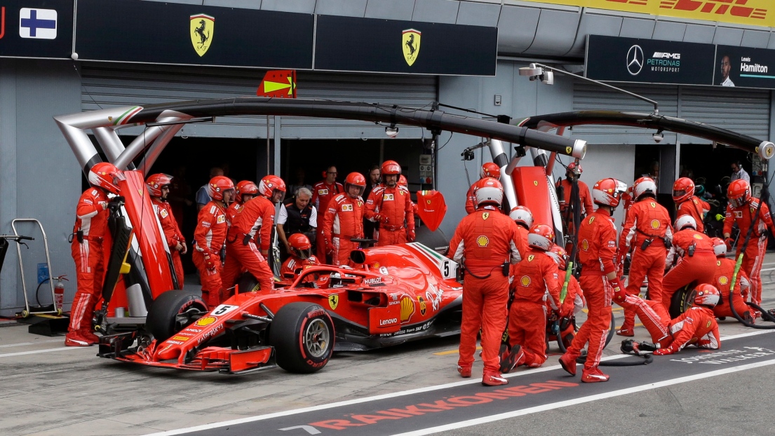 L’accrochage au départ entre Vettel et Hamilton à Monza — Crash L’accrochage au départ entre Vettel et Hamilton à Monza — Crash