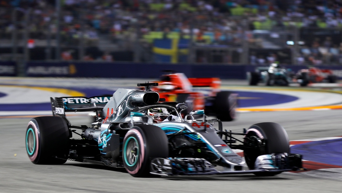 Pole position pour Hamilton, Vettel 9e sur la grille — GP du Japon Pole position pour Hamilton, Vettel 9e sur la grille — GP du Japon