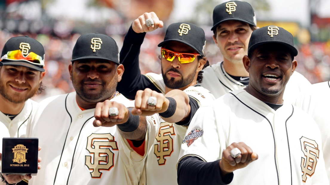 Les joueurs des Giants avec leur bague de la Série mondiale. 