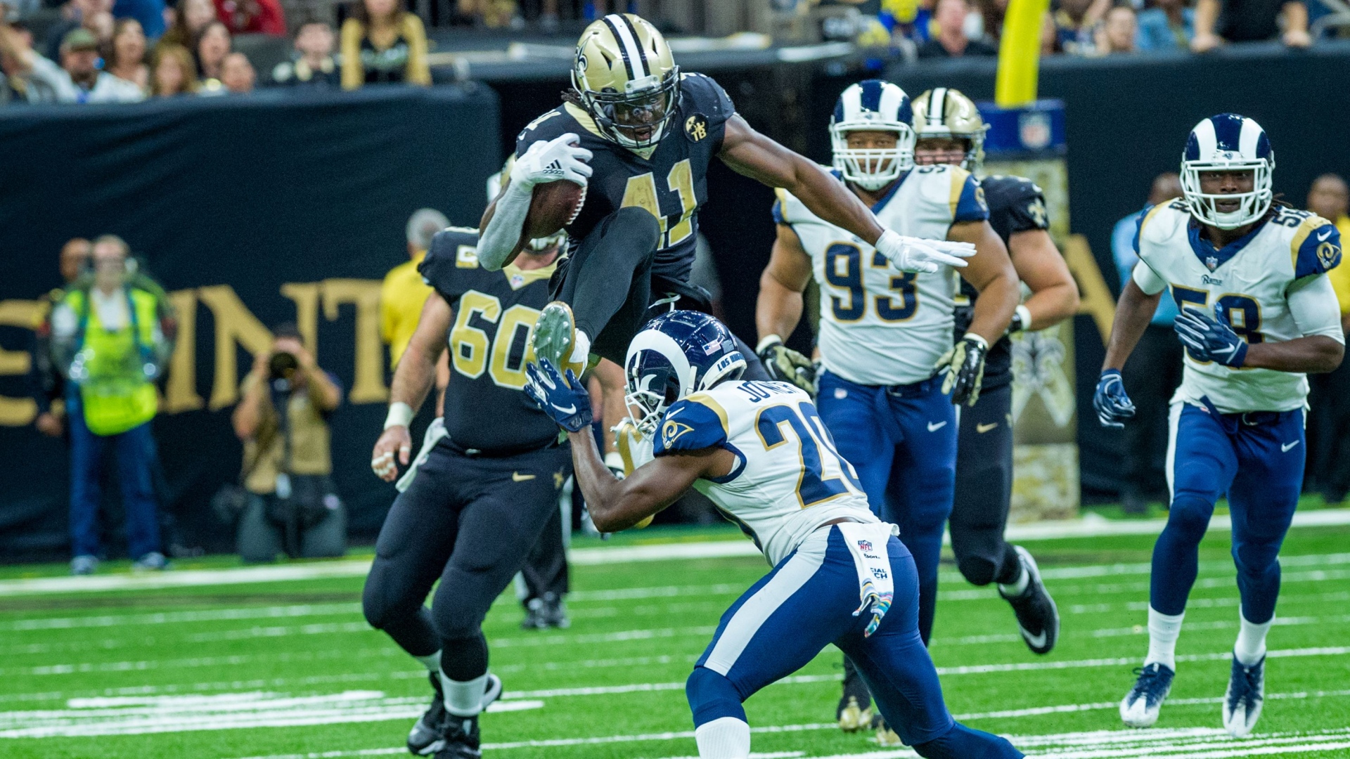 Alvin Kamara a marqué 2 touchés face aux Rams