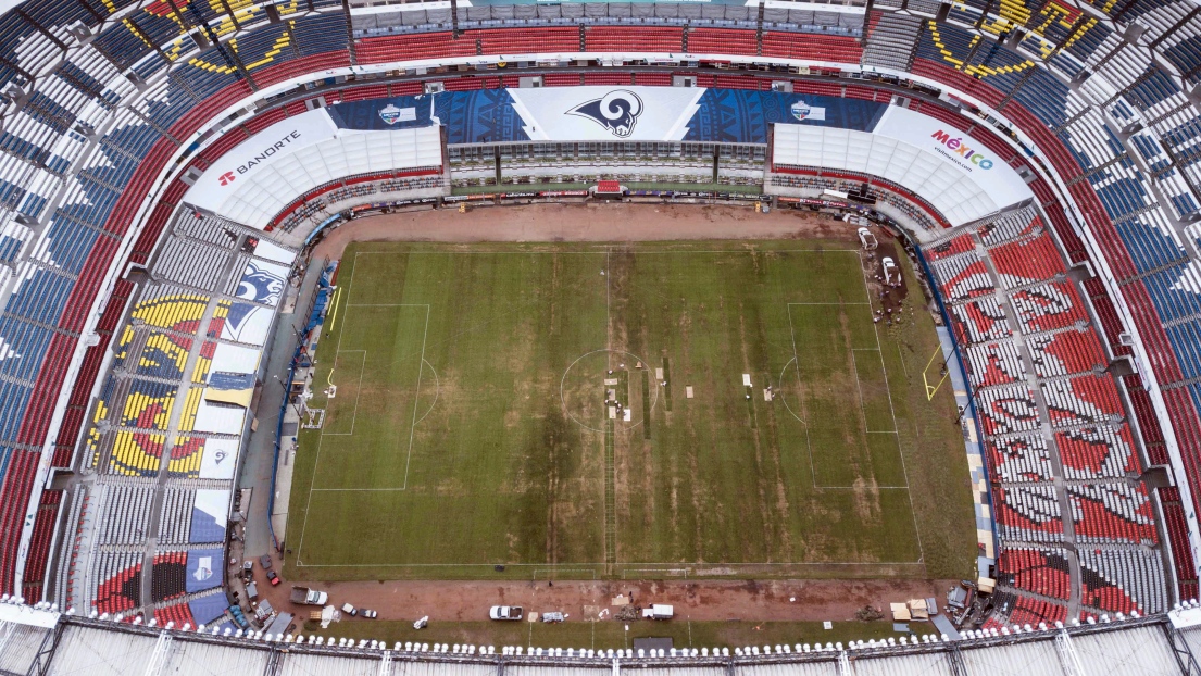 La piètre condition du terrain du Stade Azteca a forcé l'annulation du match