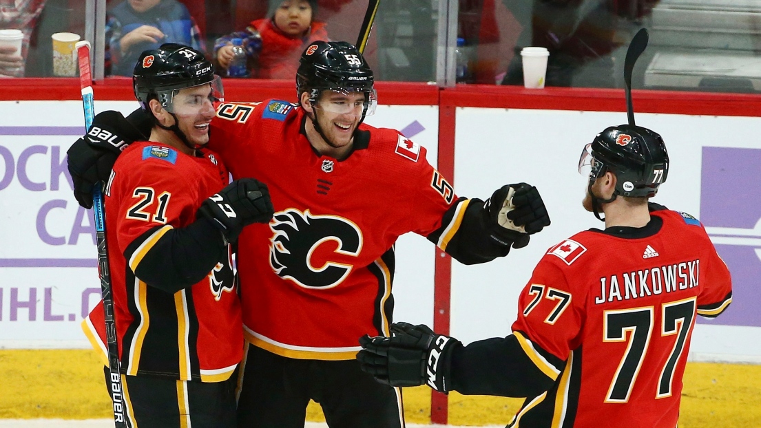 Les Flames célèbrent un but de Noah Hanifin