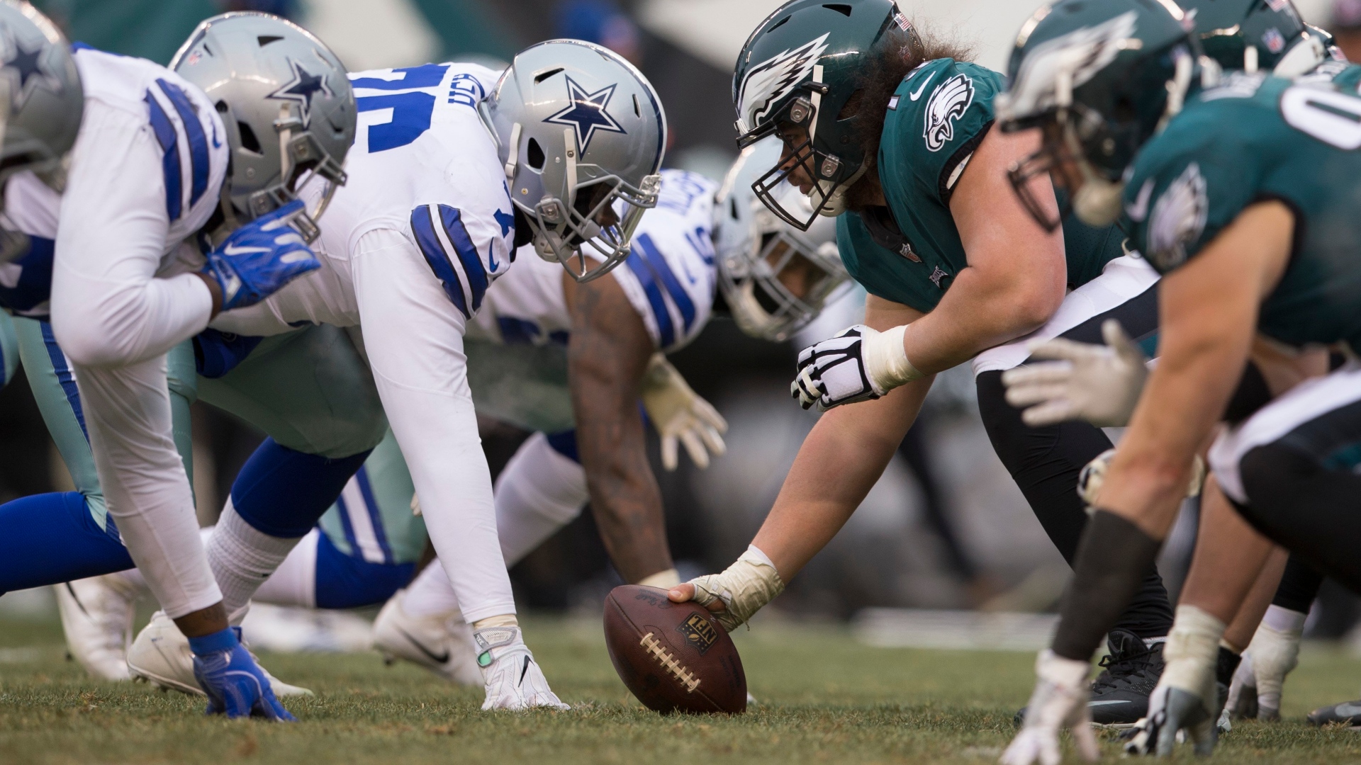 La ligne défensive des Cowboys face à la ligne offensive des Eagles