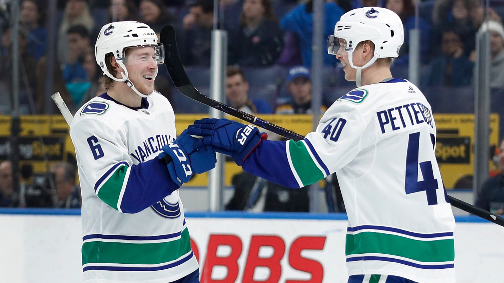 Brock Boeser et Elias Petterson Brock Boeser et Elias Petterson