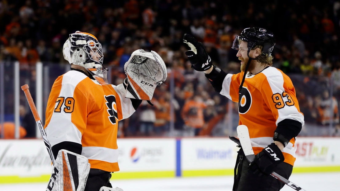 Carter Hart et Jakub Voracek