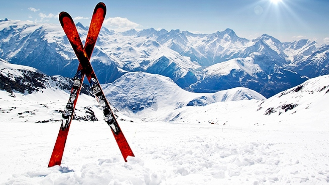 Neige. Skis piste femme : notre sélection de matériel à découvrir