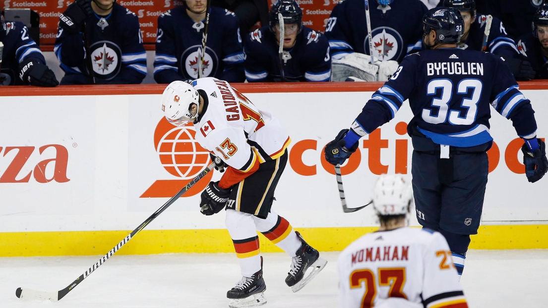 Dustin Byfuglien et Johnny Gaudreau