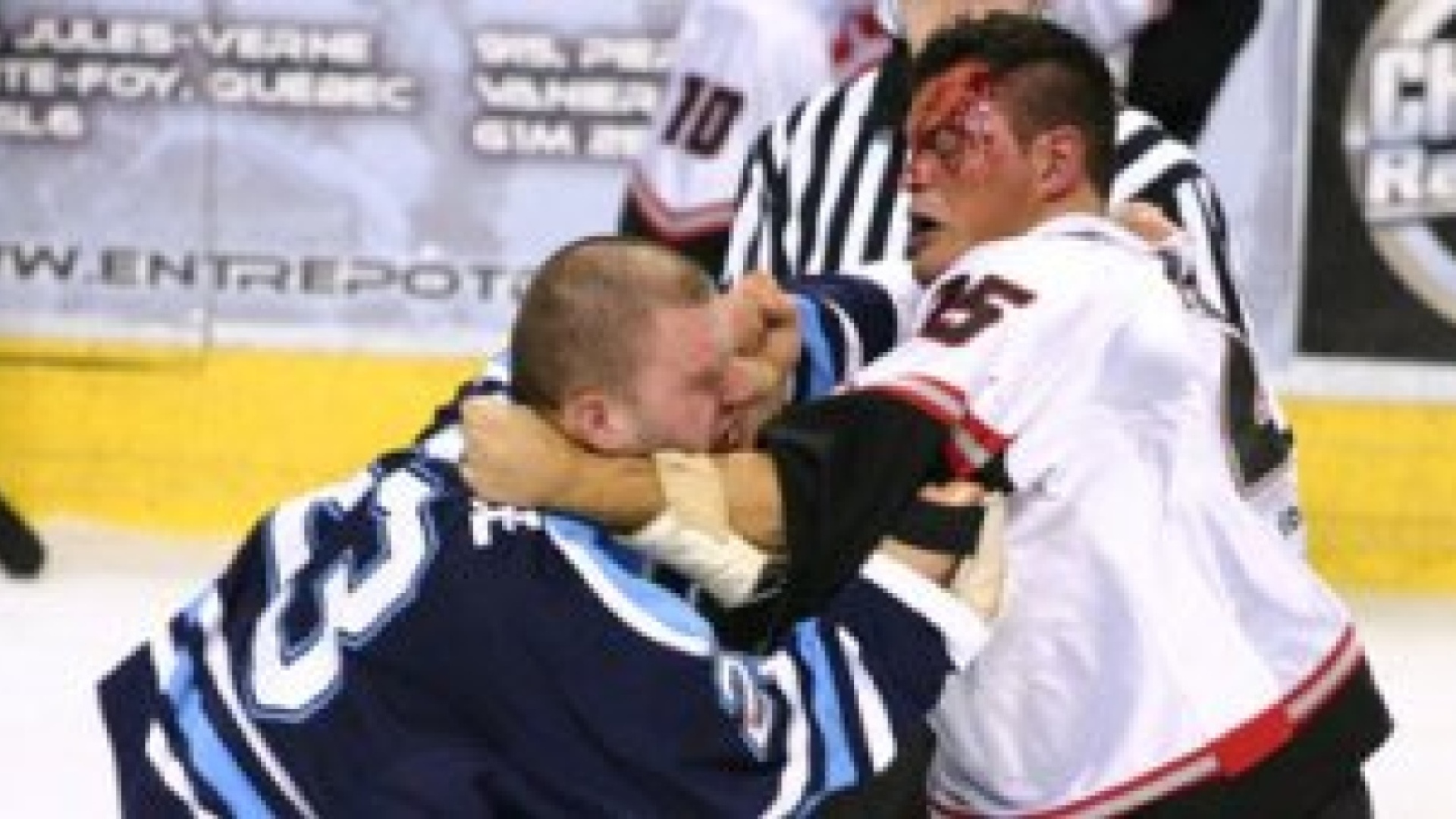 Une violente bagarre éclate entre deux joueurs de la LNAH.