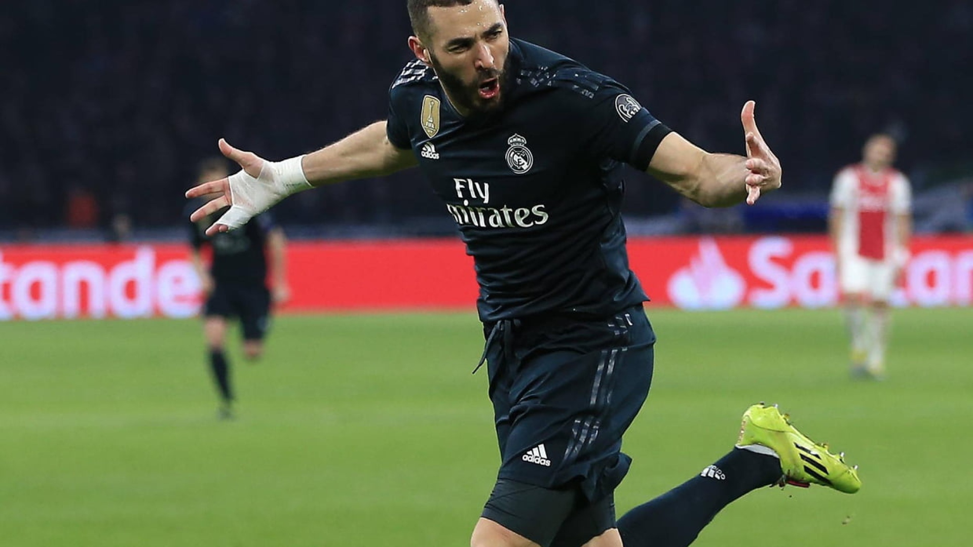 Benzema face à l'Ajax Amsterdam