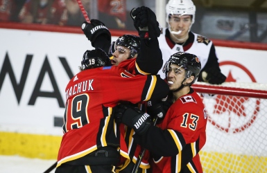 LNH : Mark Giordano inspire les Flames