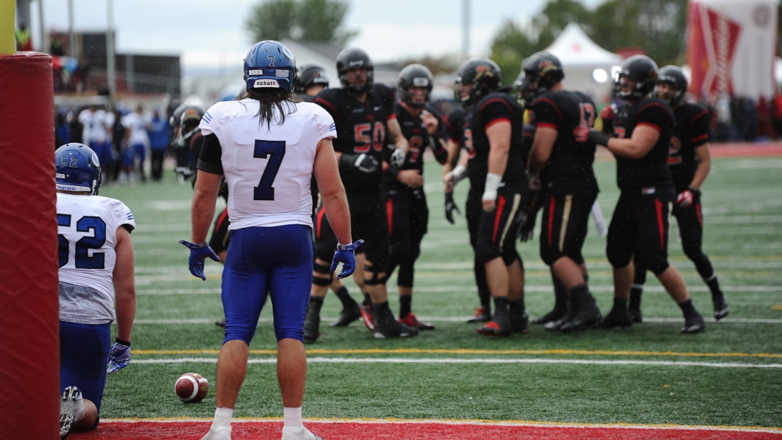 David Ménard des Carabins avant un jeu contre le Rouge et Or