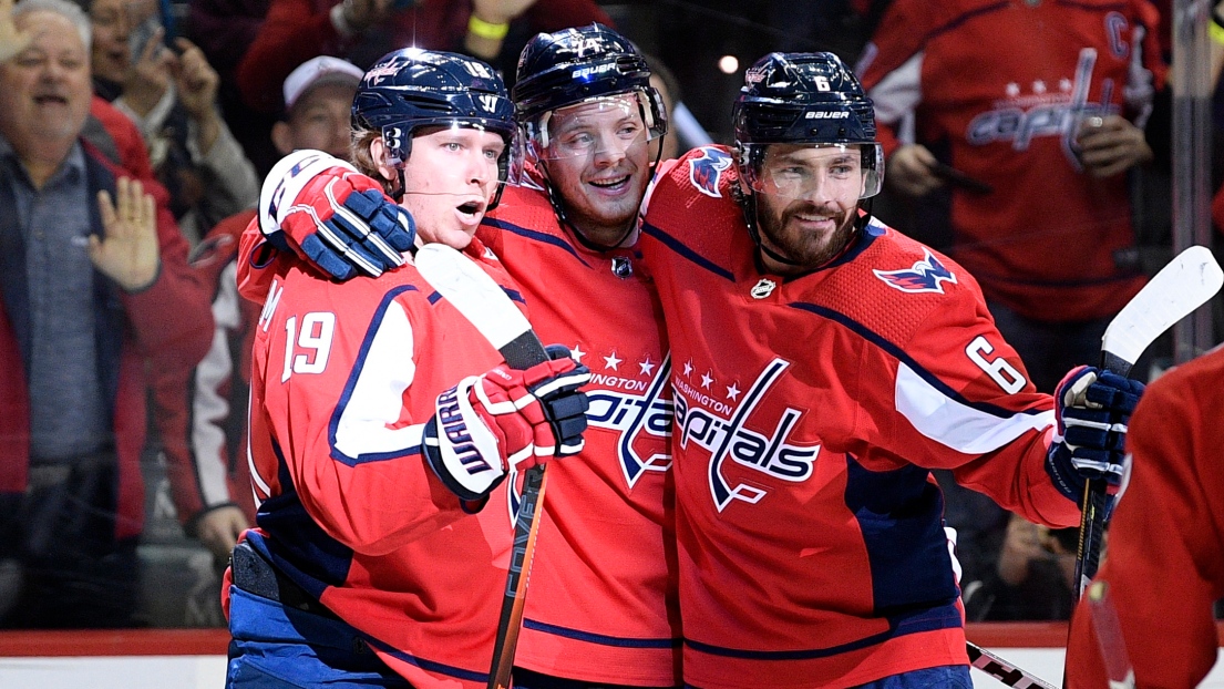 Nicklas Backstrom, John Carlson et Michal Kempny 