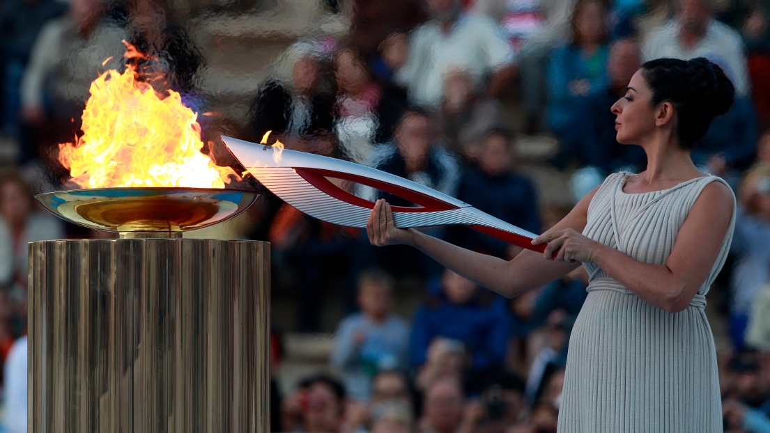 Ino Menegaki et flamme olympique