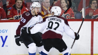 Nathan MacKinnon et Gabriel Landeskog
