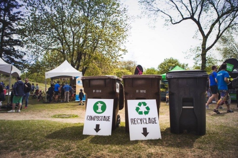 Des bacs de compost et recyclage
