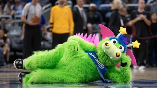 Stuff the Magic Dragon Stuff the Magic Dragon, mascotte du Magic