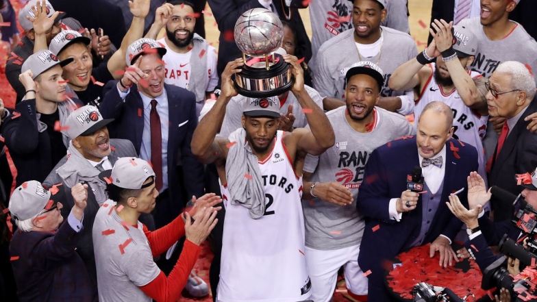 Les Raptors célèbrent leur toute première victoire du championnat de la Conférence de l'Est