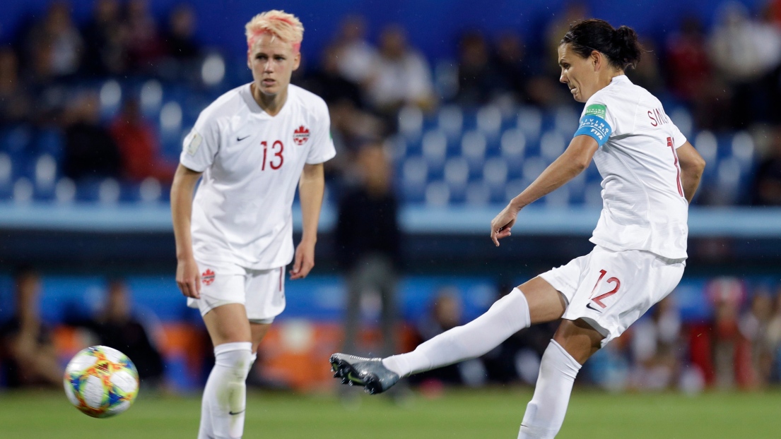 Sophie Schmidt et Christine Sinclair