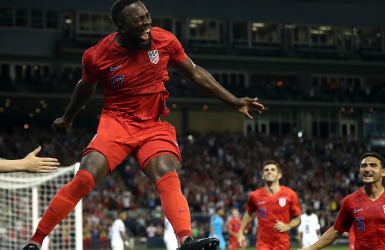 Altidore offre le 1er rang avec panache