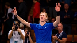 Shapovalov37.jpg