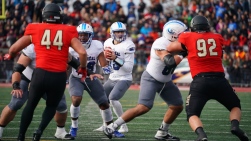 Rouge et Or vs Carabins.jpg
