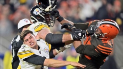 Myles Garrett suspendu indéfiniement.jpg