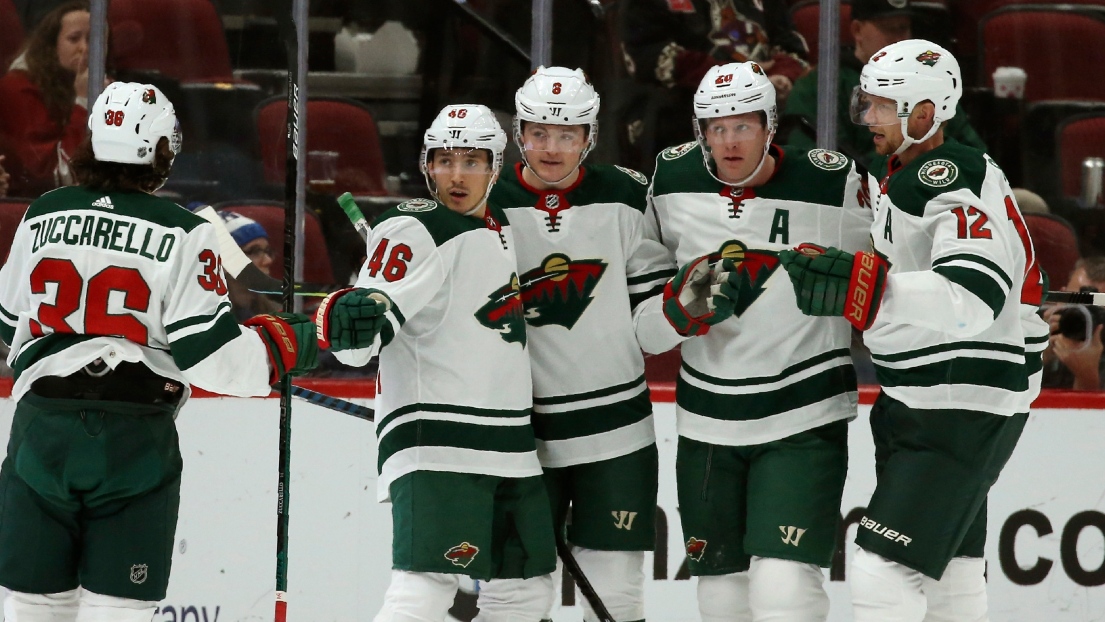 Les joueurs du Wild du Minnesota célèbrent