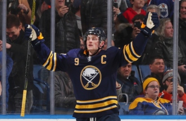 Jack Eichel fait sa part pour la lutte