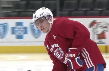 Gallagher patine avec une visière teintée