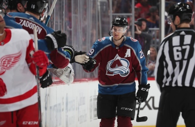 Le passage des Wings sourit à MacKinnon
