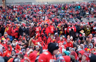 Parade des Chiefs : un chauffard s'invite