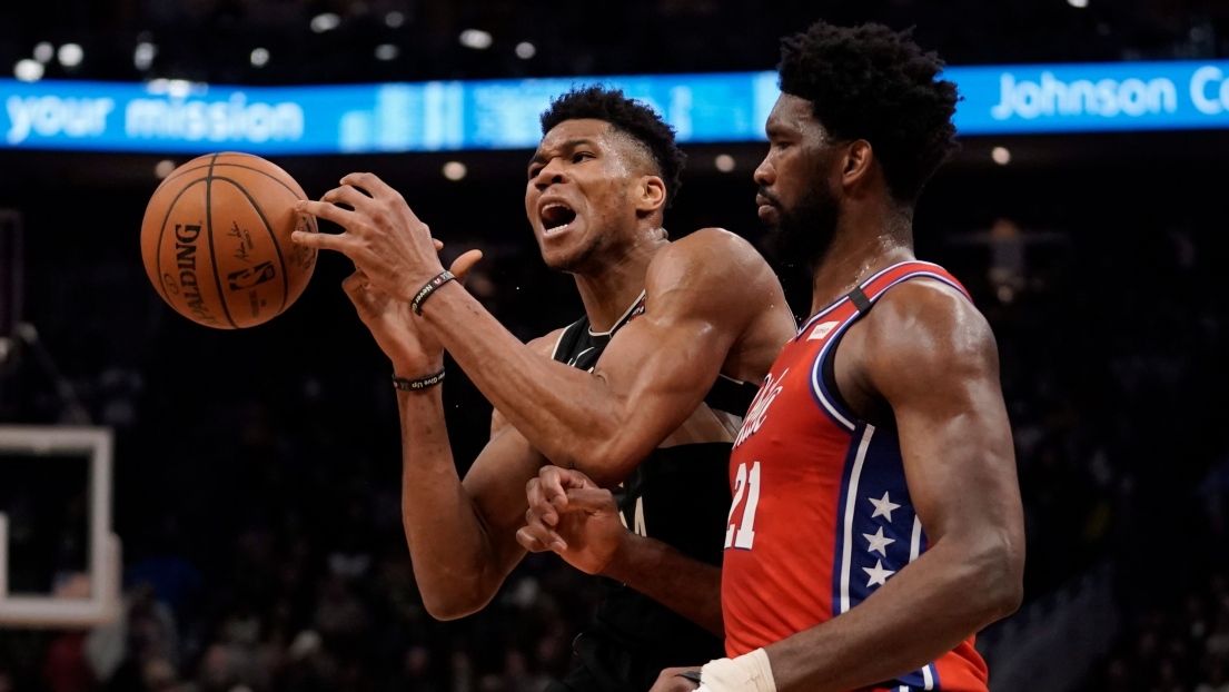 Giannis Antetokounmpo et Joel Embiid