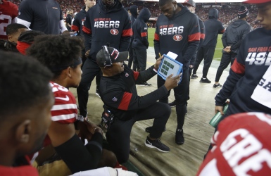 Les Browns pigent un entraîneur des 49ers