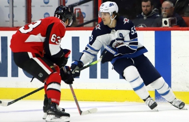 Scheifele fait voir des chapeaux aux Sens