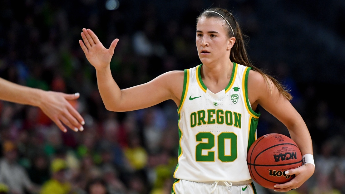 WNBA Sabrina Ionescu, des Ducks de l'Oregon, est sélectionnée au 1er