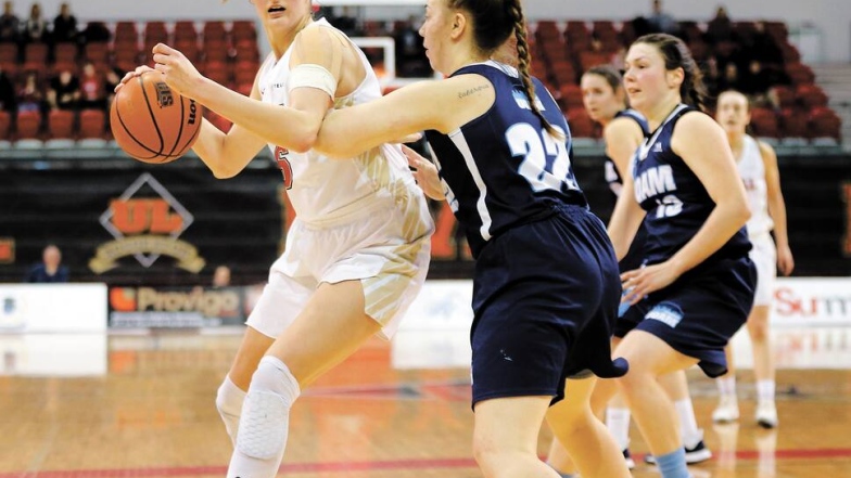 Khaléann Caron-Goudreau (RetO) et Véronique Boivin (UQAM) lors de la finale provinciale