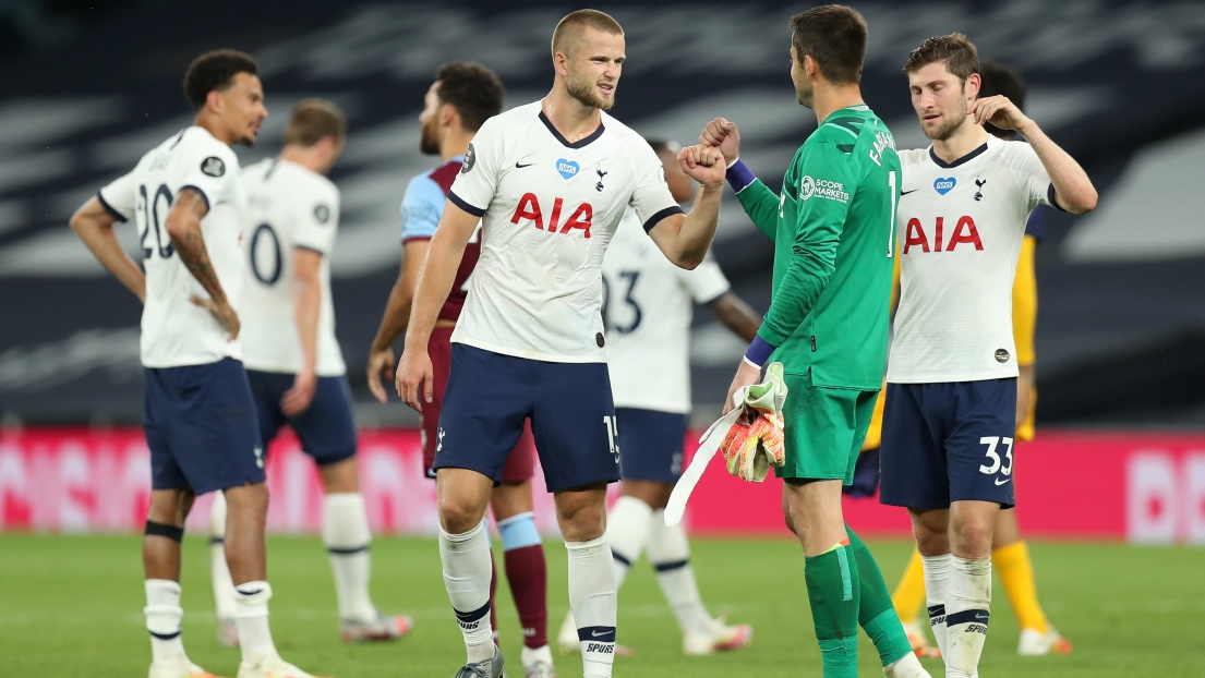 Les joueurs de Tottenham célèbrent